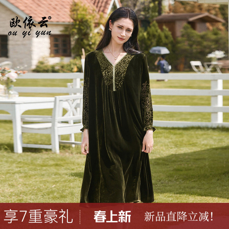 欧依云中年妈妈春装宽松裙子桑蚕丝高级感气质连衣裙显瘦2026新款