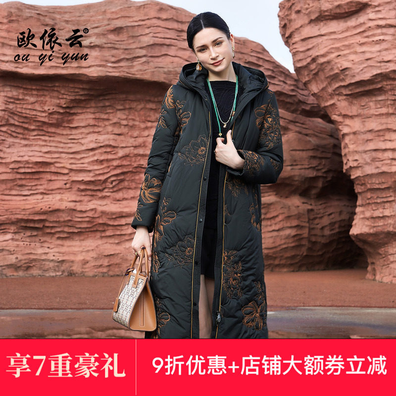 欧依云中老年妈妈秋冬棉服连帽保暖洋气刺绣棉衣长外套显瘦2025新