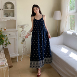 新款已出货Y1129藏青色绣花度假吊带连衣裙P125K188，女装连衣裙，浙宝296