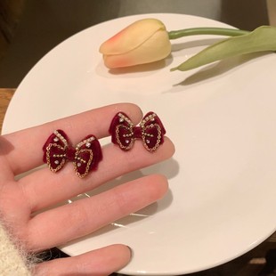 红色珍珠蝴蝶结耳钉女2022年新款 潮轻奢耳环高级感秋冬气质耳饰品