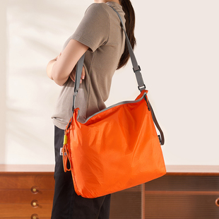 BOTTA DESIGN斜挎包帕斯蒂尔风包超轻单肩袋休闲健身女防水折叠包