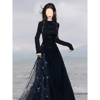 新中式国风改良日常旗袍连衣裙秋冬女复古立体蝴蝶黑色长裙高级感