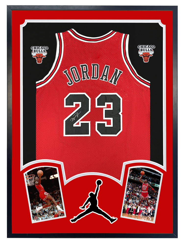 迈克尔乔丹亲笔签名球衣 公牛队23号 含证书 装裱 收藏 礼物