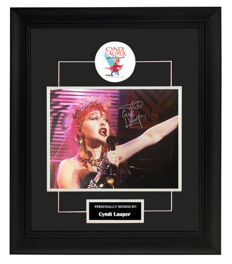 收藏 辛迪劳帕 亲笔签名 照片裱框 含sa证书 美国歌手