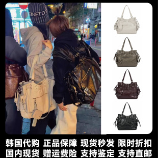 韩国DEINET复古机车包大容量柳钉拉链抽绳斜跨包托特包包 现货