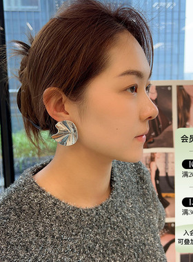 现货授权LEMANDORLE 23春夏新款 高级时尚原创设计感花瓣耳环