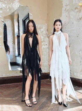 Xiangqiao Sheng盛湘乔26SS新品 蝴蝶设计挂脖不规则露背连衣裙