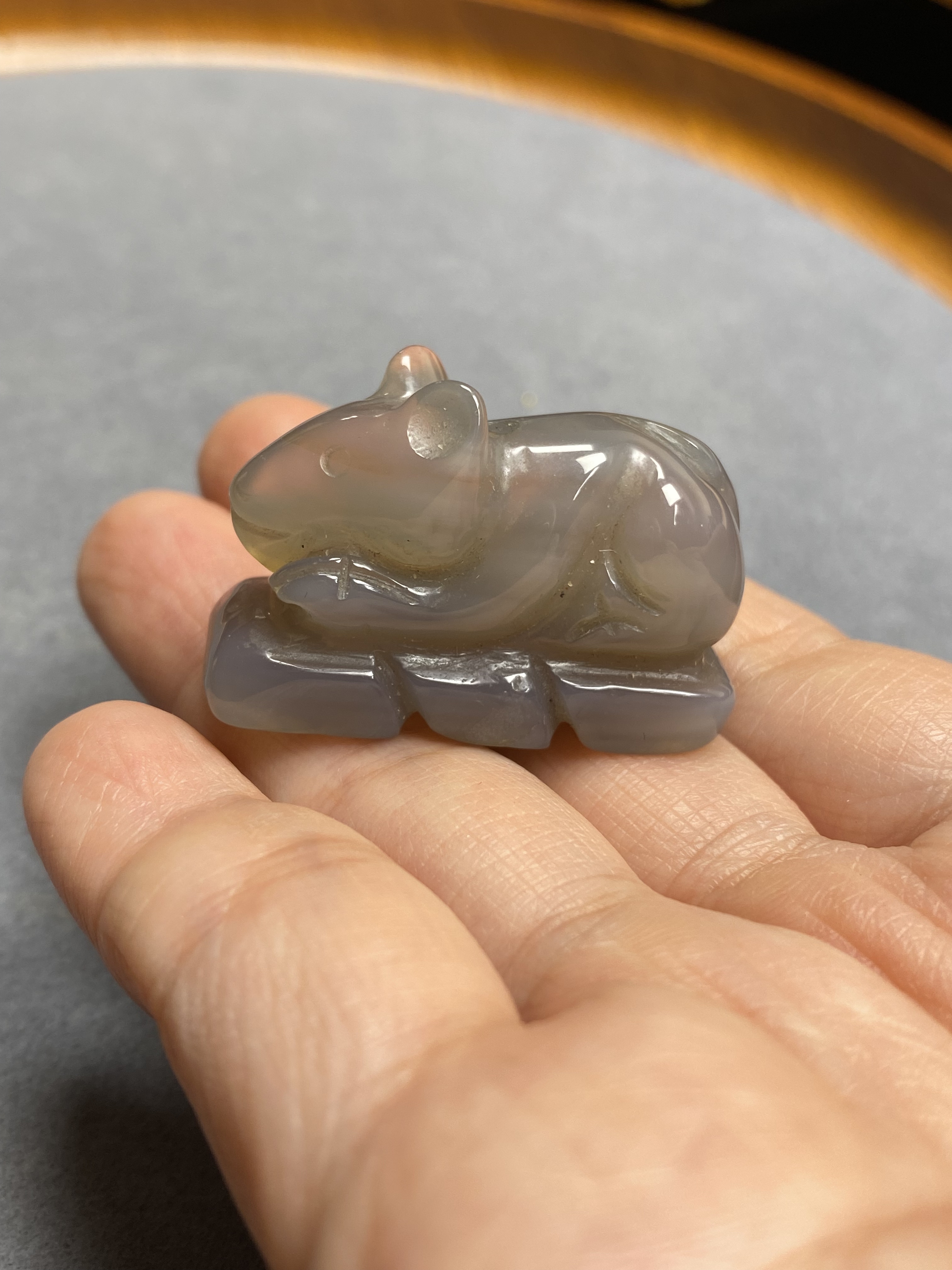 明清风格老玛瑙雕老鼠挂件,质地细腻晶莹剔透,工艺灵动,大开门