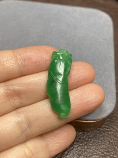 清代老翡翠全绿吊坠 色泽高级漂亮 大小适中 人见人爱 种水好