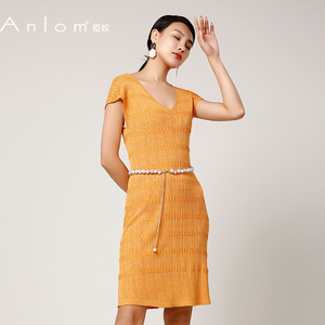 Anlom/娅奴夏季新款短袖V领并黄休闲针织桑蚕丝通勤常规连衣裙