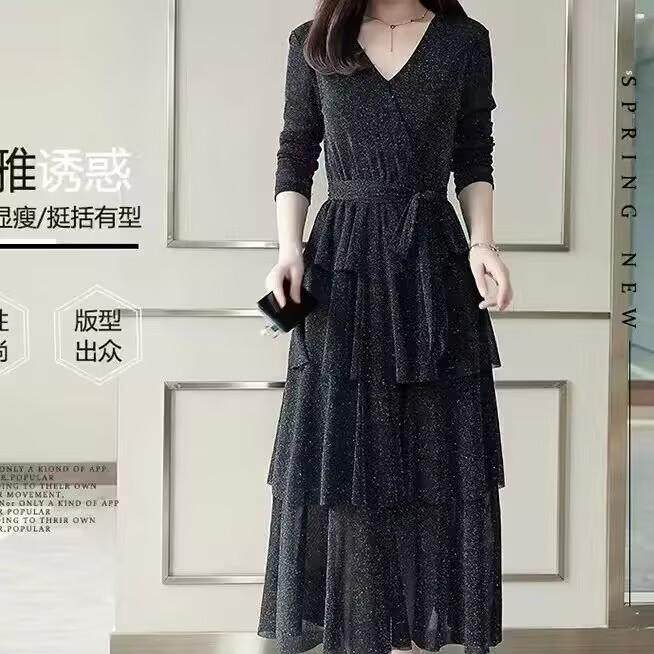 黑色V领气质长袖亮片连衣裙