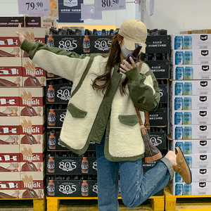 独特超好看羊羔毛厚外套女秋冬设计感小众飞行员夹克加绒棒球棉服图片