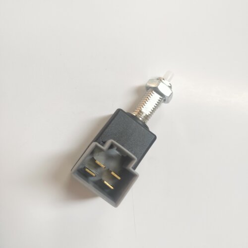 现代伊兰特瑞纳索纳塔雅绅特悦动途胜I30IX35御翔刹车灯开关