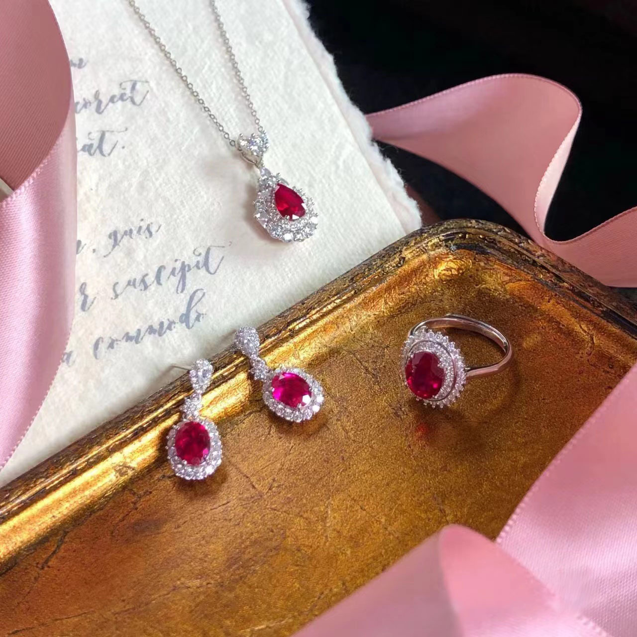 重工红宝石项链人造套装耳环仙气闪钻晚礼服配饰三件套轻奢质感