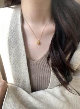 复古韵味不规则字母硬币牌项链小众设计感百搭不挑人适配各种风格