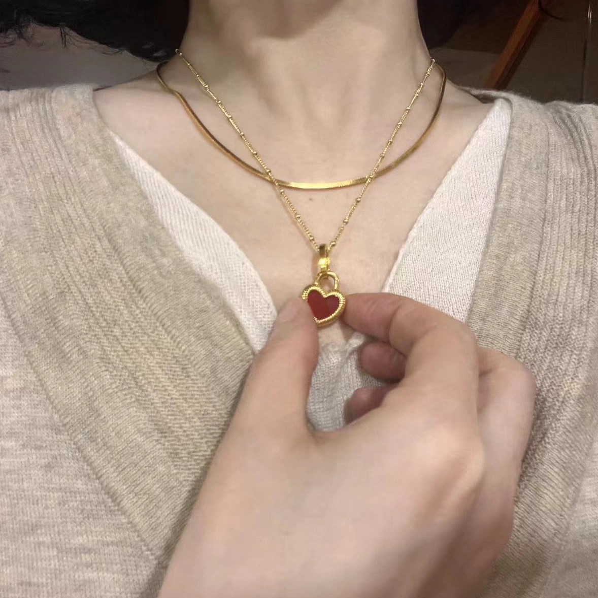 轻奢大气红贝母爱心项链气质