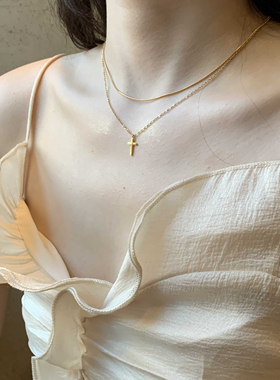 百搭质感精致十字架极简锁骨链