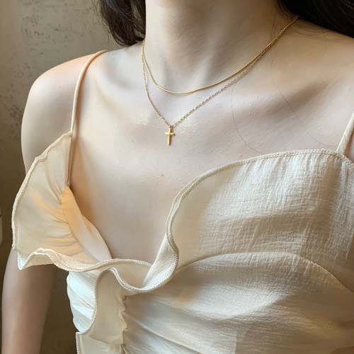 百搭质感精致十字架极简锁骨链