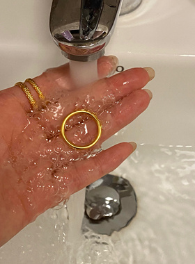 再大的水也不怕!不掉色坚不可摧磨砂百搭万能素戒仿真金戒指洋气