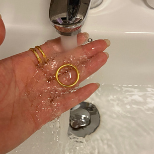 再大的水也不怕!不掉色坚不可摧磨砂百搭万能素戒仿真金戒指洋气