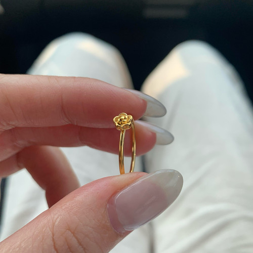 日系精致迷你立体感小花瓣戒指轻奢不掉色包金仿真金中指尾戒无名