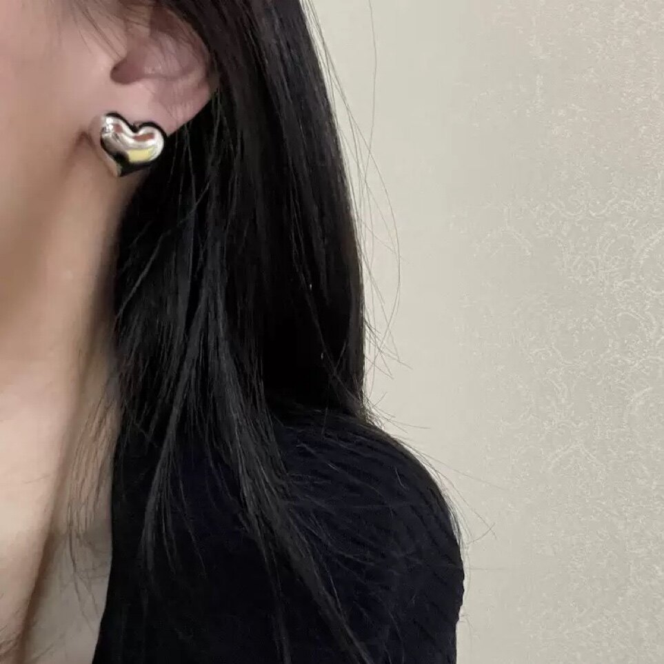 轻爽气质高级感银色爱心耳环金属质感轻奢小众耳扣耳钉设计感耳饰