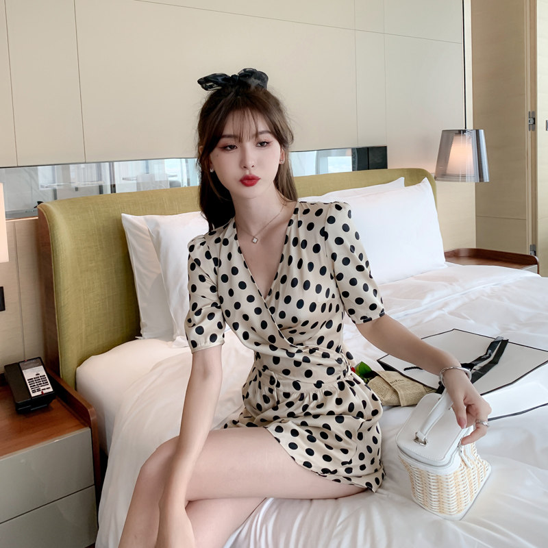 小个子收腰波点连体短裤女2024新款夏复古V领休闲阔腿连身衣裤