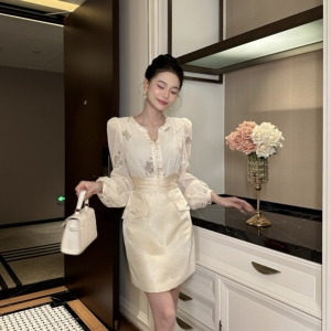 精致千金风束腰小短裙轻奢名媛小个子显瘦时尚收腰长袖复古连衣裙