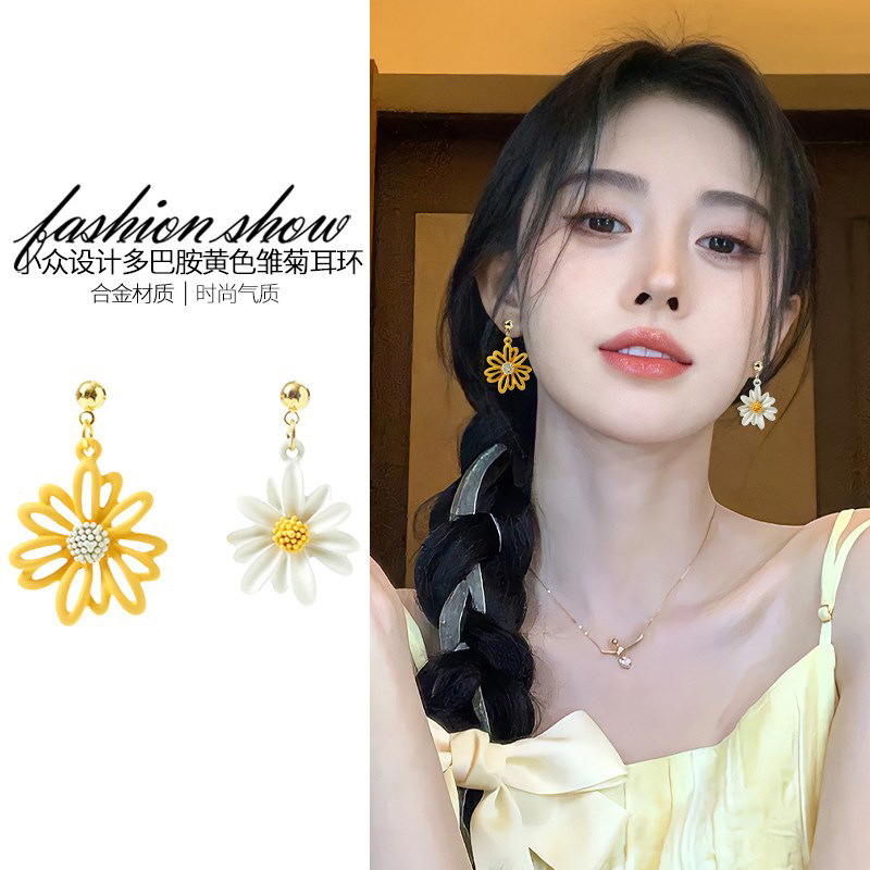 黄色小雏菊蚊香盘耳夹女绝美图片