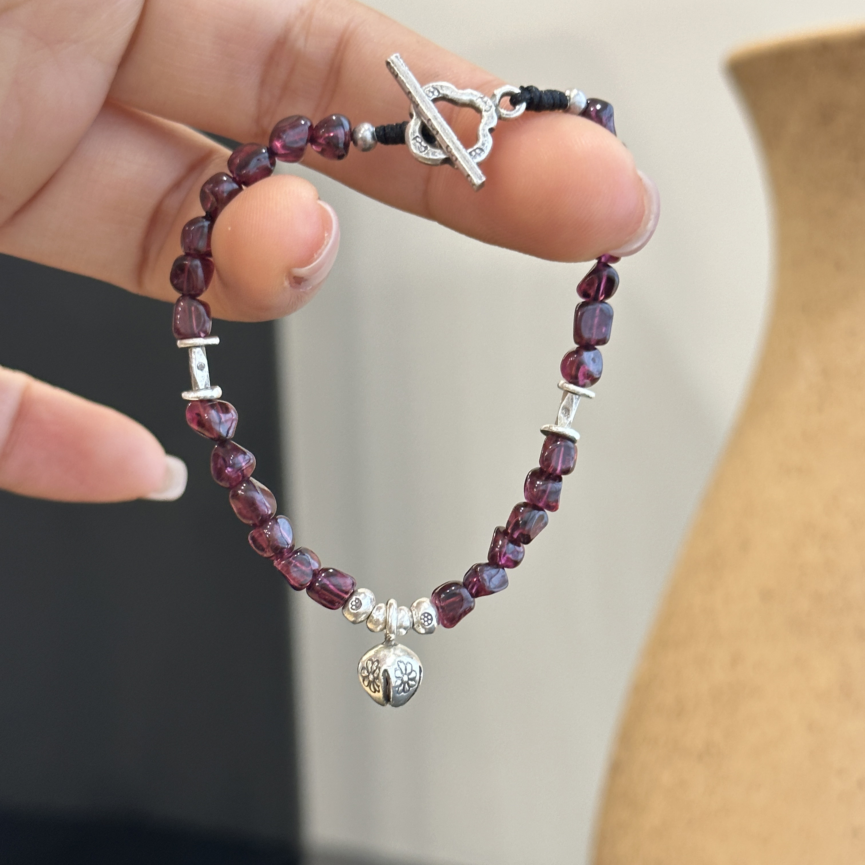 MISSJOJO 原创设计时尚简约女不规则红方块花蕾OT扣银手链 4074