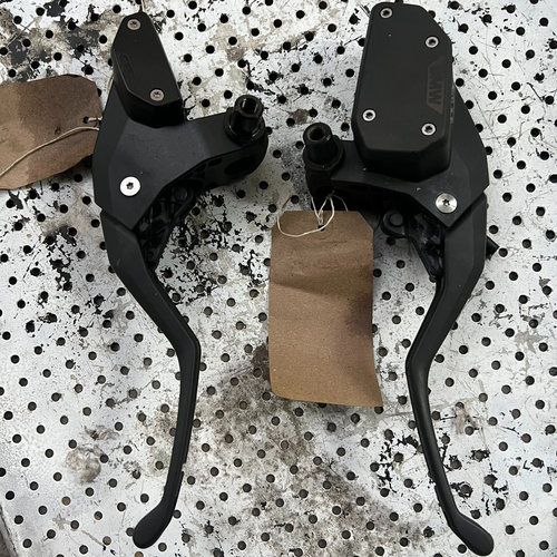 宝马R1300GS 离合器上泵带牛角，刹车上班带牛角