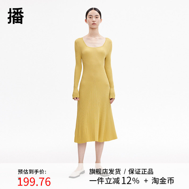 播2022冬季新款简约宽松气质长款显瘦方领针织连衣裙女DDP4LD4553