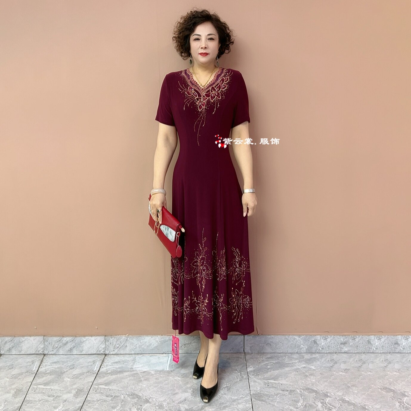 高端中年妈妈装夏季短袖高弹南韩丝镶钻绣花收腰显瘦大码连衣裙女