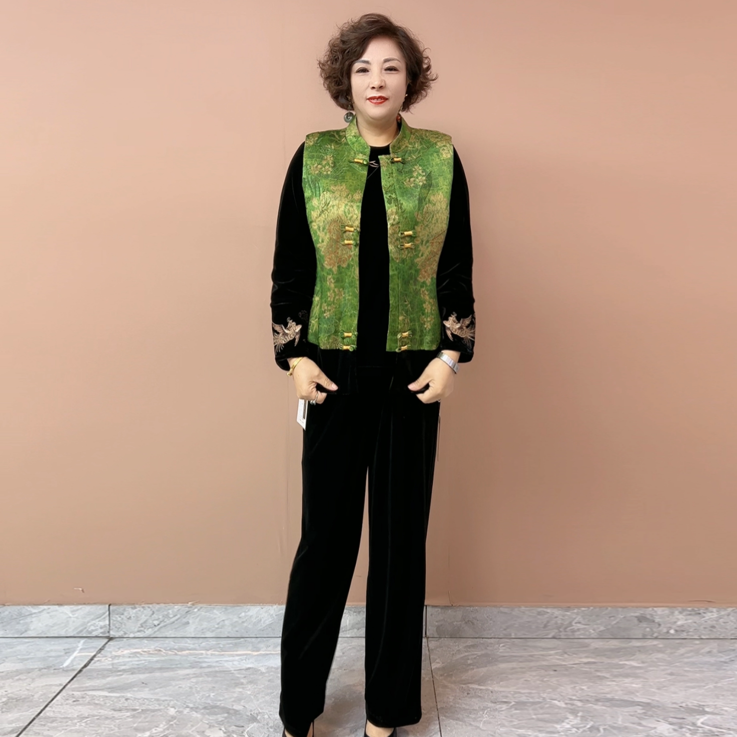 秋冬新款中年妈妈国风洋气丝绒加厚夹棉马夹时尚宽松马甲大码套装