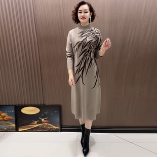 高级感长袖毛衣裙女秋冬新款宽松遮肚长款过膝针织大码洋气连衣裙