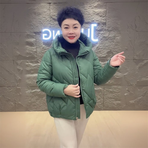 妈妈装时尚短款休闲棉服冬季保暖连帽宽松显瘦加厚面包服棉衣外套