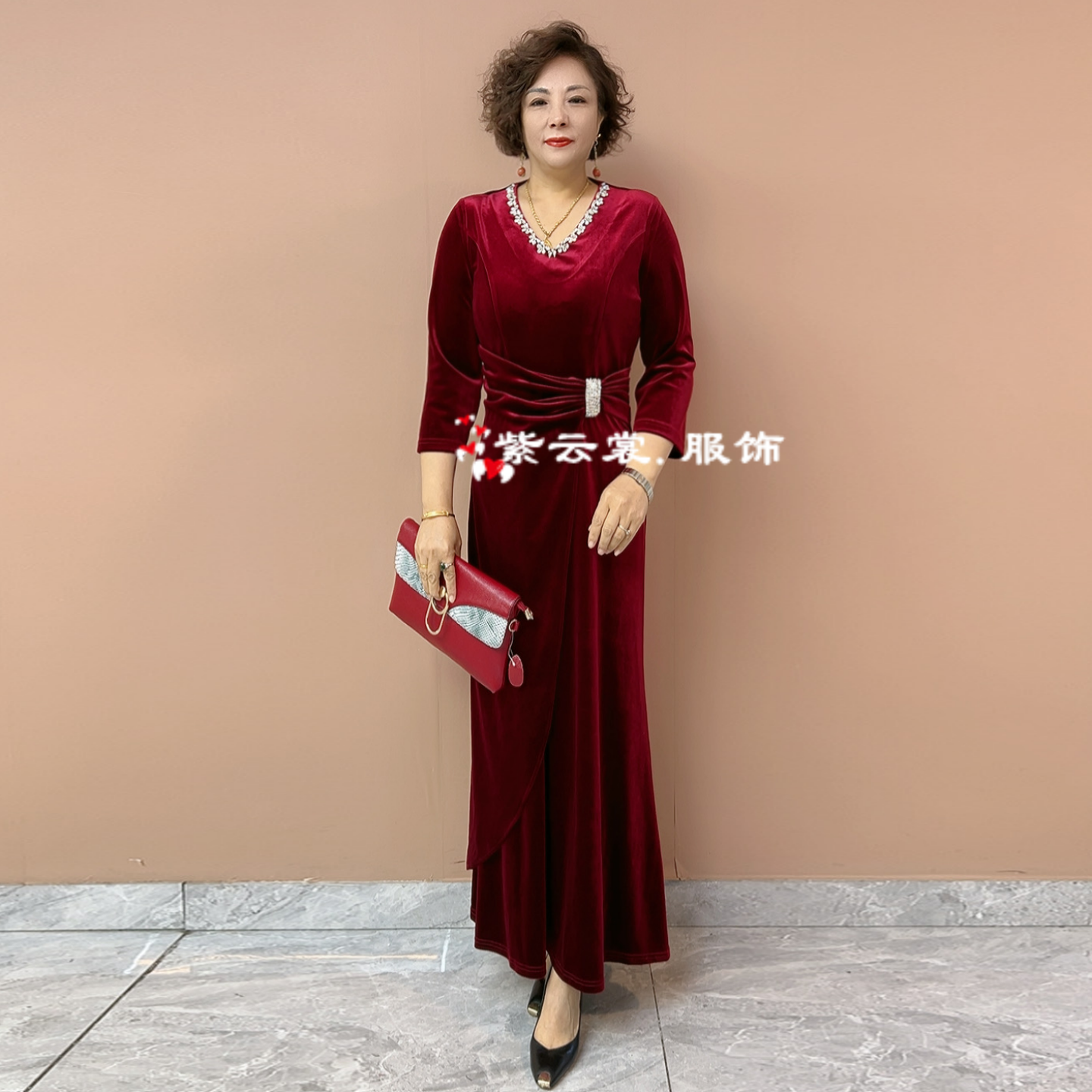 喜婆婆婚宴装年轻妈妈装婚礼丝绒旗袍结婚喜服平时可穿长款连衣裙