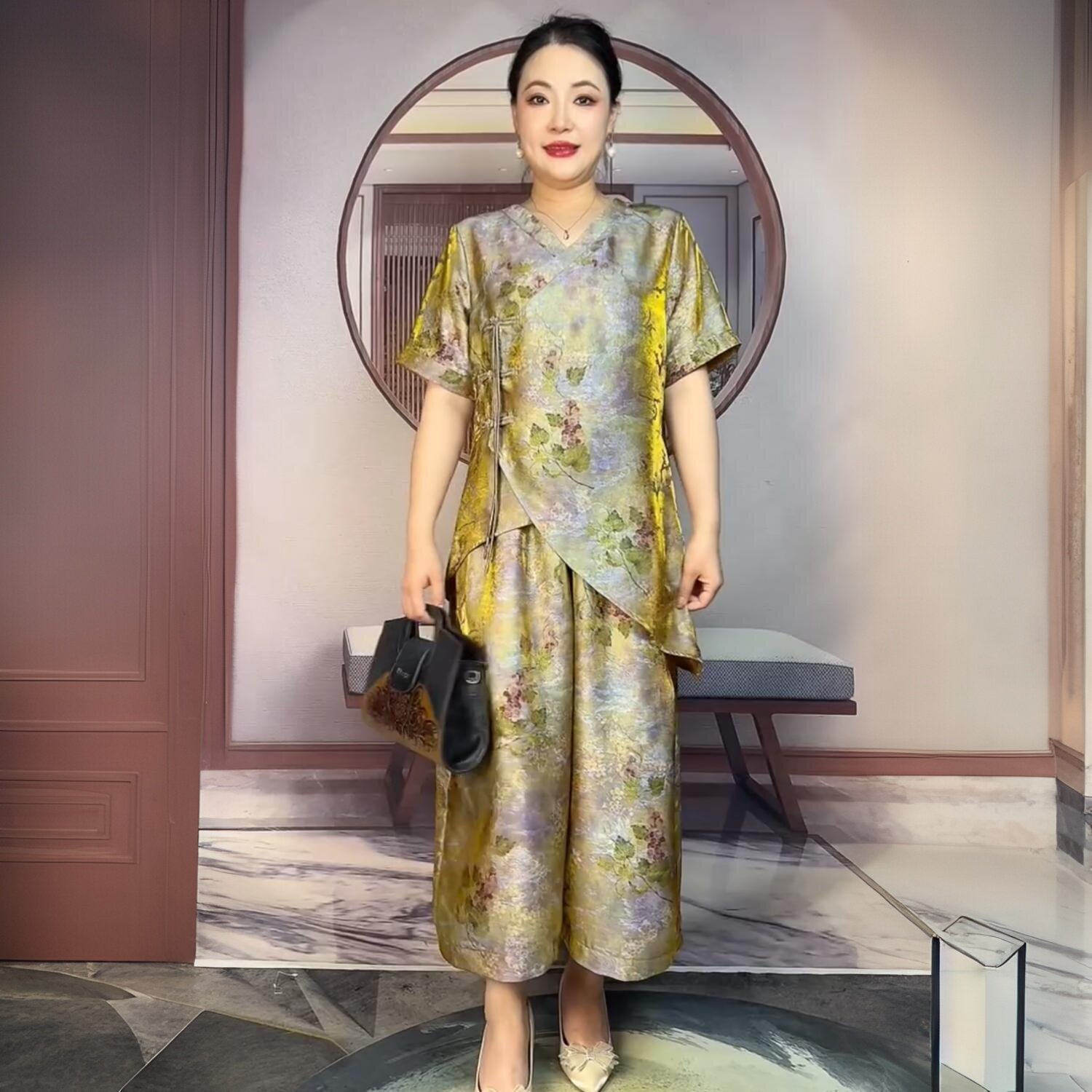 高端洋气夏季V领大码浮光锦宽松不规则上衣中年妈妈阔腿裤两件套