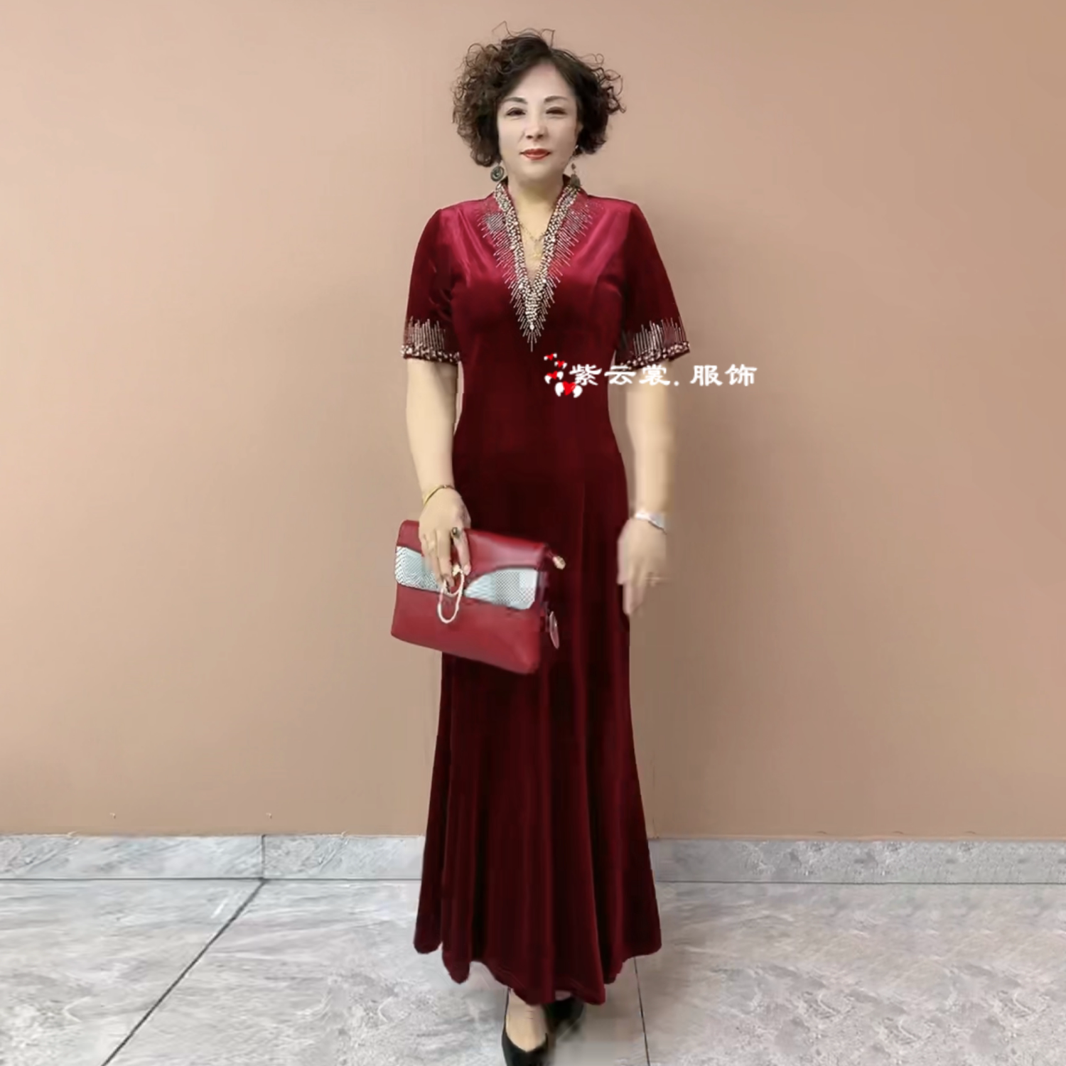 喜婆婆婚宴装气质长款短袖鱼尾金丝绒连衣裙年轻妈妈婚宴礼服长裙