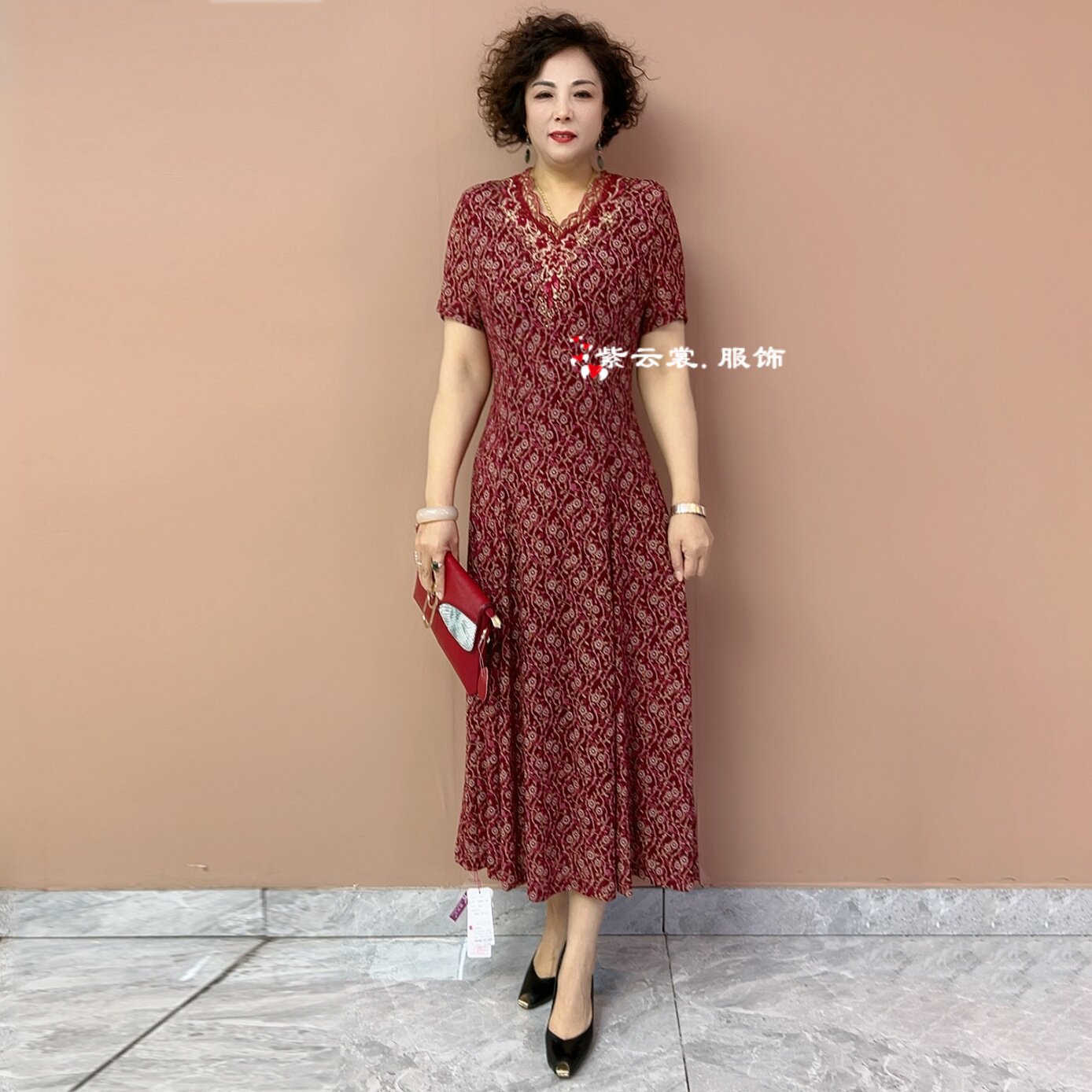 气质绣花连衣裙夏季短袖洋气妈妈装高弹大码修身碎花高级感长裙女