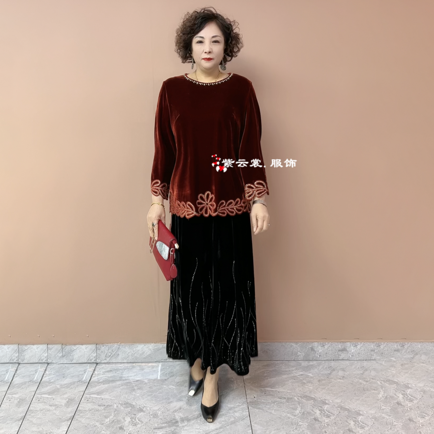 欧货高端妈妈春季新款中式圆领重工刺绣丝绒大码上衣搭半身裙套装