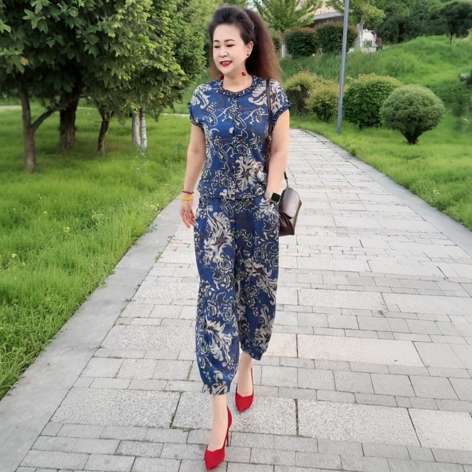 夏季冰麻洋气宽松中老年妈妈花色圆领短袖开衫上衣哈伦裤两件套装