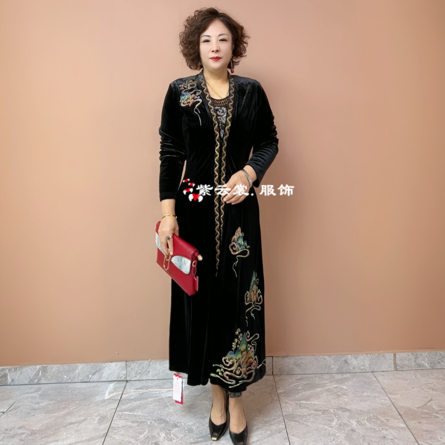 秋冬高端优雅气质金丝绒中年妈妈刺绣花镶钻大码长款过膝风衣外套
