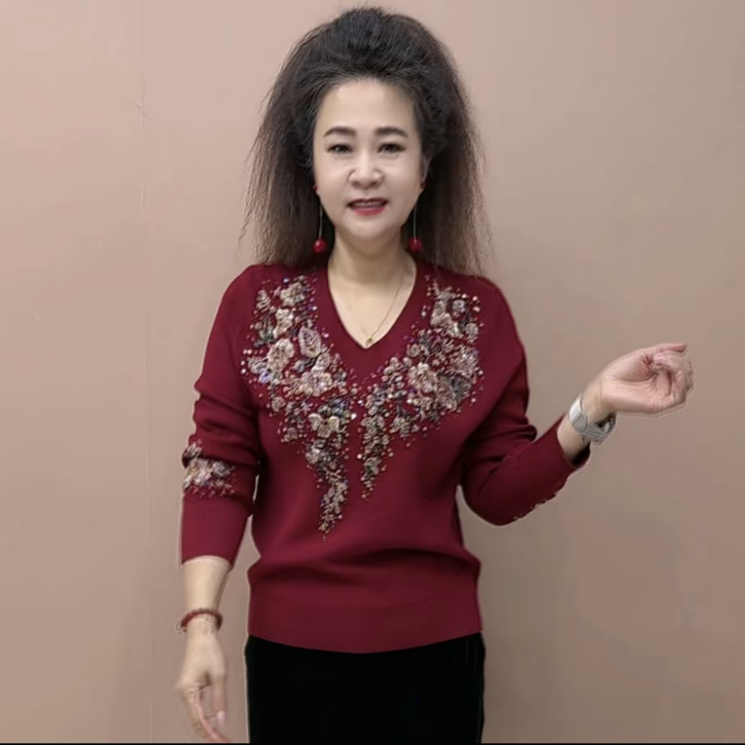 中老年妈妈长袖宽松大码遮肉刺绣重工镶钻打底针织衫高弹洋气毛衣