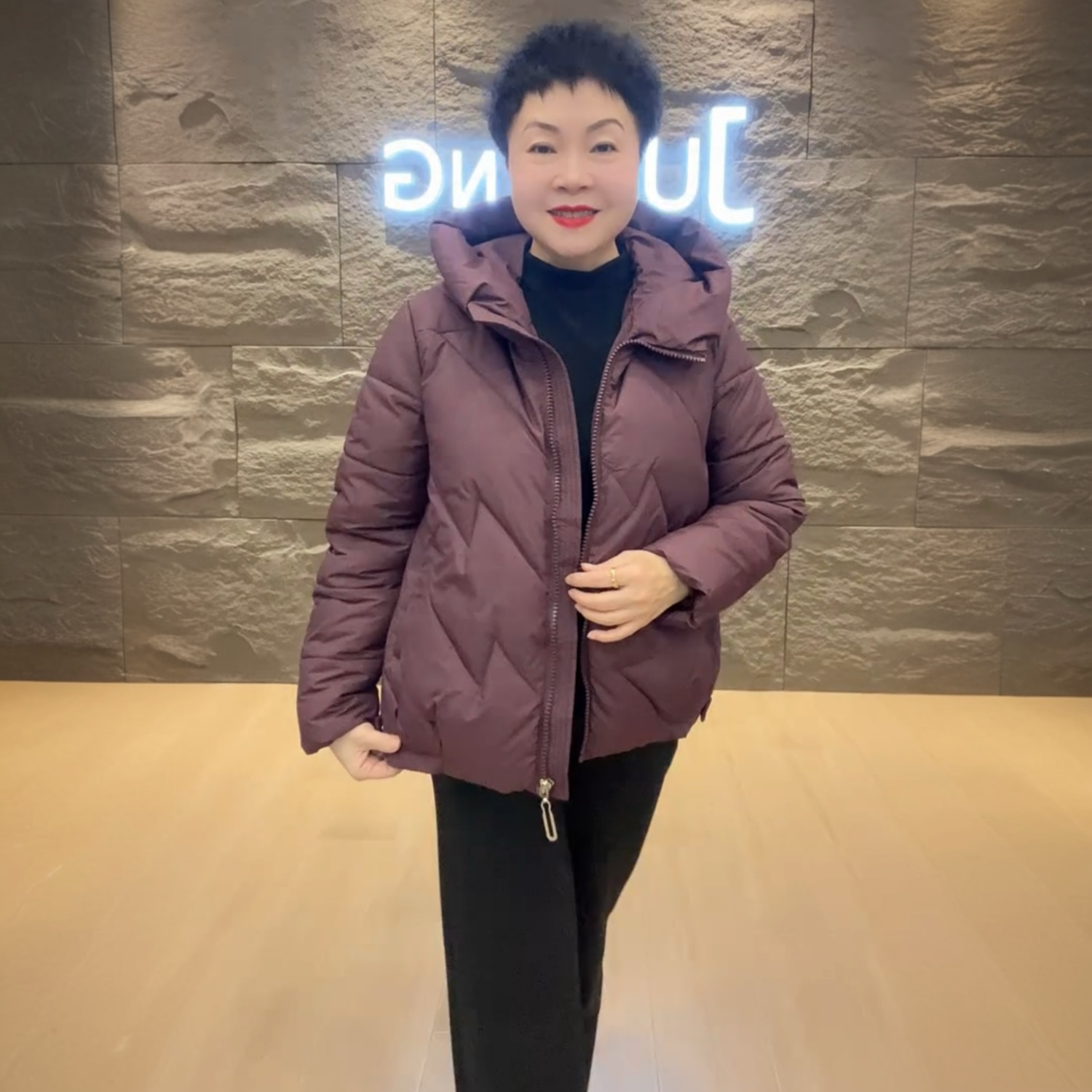 中年妈妈装时尚短款休闲棉服冬季保暖连帽宽松加厚面包服棉衣外套