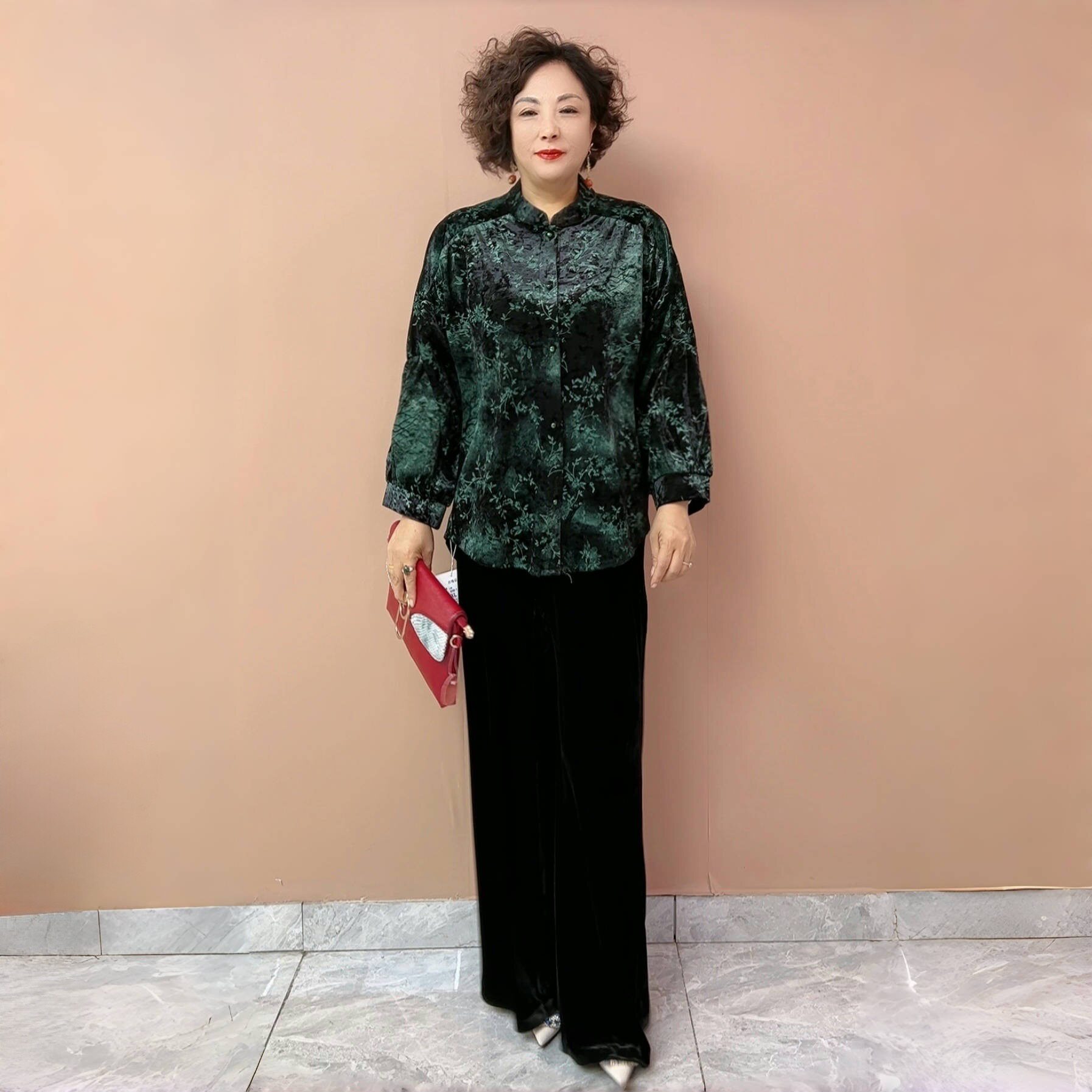 中老年胖妈妈大码丝绒衬衫秋装新款气质时尚加肥奶奶遮肚开衫上衣