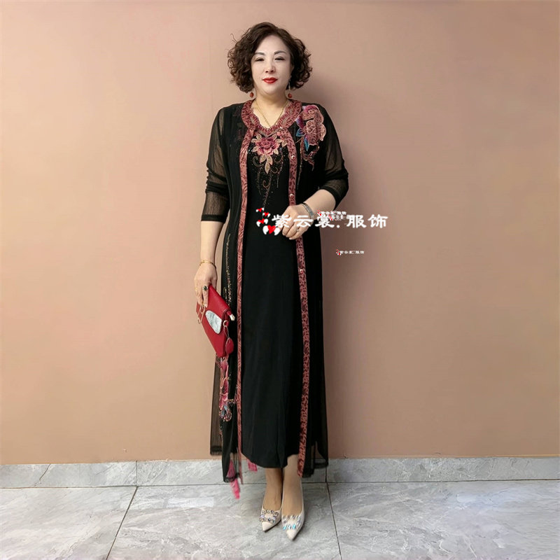 专柜同款春夏薄款南韩丝中年妈妈刺绣花大码长款防晒外披风衣外套