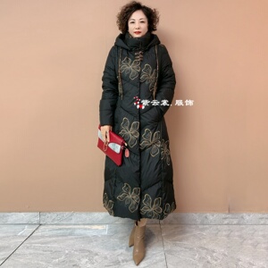 高贵轻奢华丽刺绣羽绒服90白鸭绒中老年妈妈带帽保暖羽绒服新款