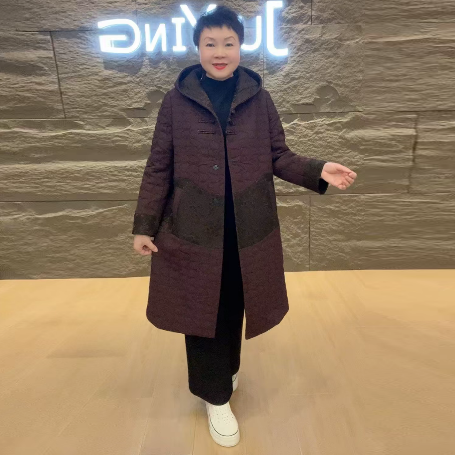 秋冬薄棉保暖连帽大衣女中长款夹棉加厚外套中老年大码妈妈装棉服