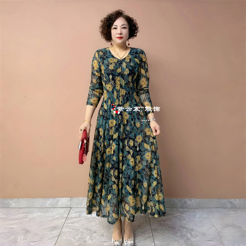 春夏中年妈妈连衣裙花色台湾纱高弹洋气减龄优雅气质碎花大摆长裙